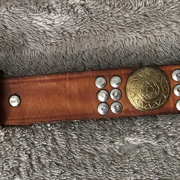 VINTAGE CHICO'S MADE IN MOROCCO LEATHER BELT WITH METAL ACCENTS - Picture 12 of 13